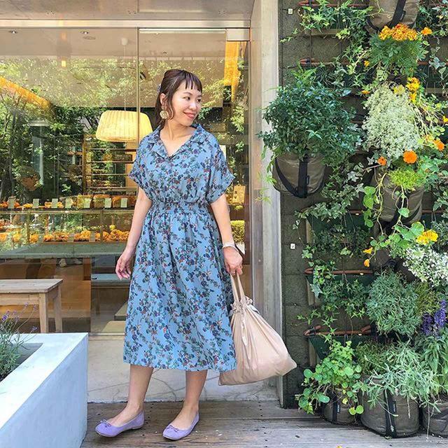 画像2: 花柄もグリーン系多め。ビンテージ風な落ち着いたトーンのフラワーピリントを着こなすがトレンド。