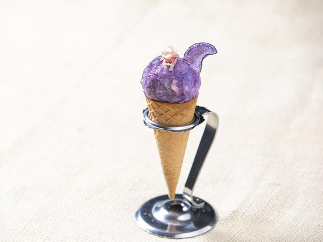 画像: シャドークイーン×ベーコン 独特の色彩を持つシャドークイーンはさっぱりとした味わいの品種です。塩味のあるベーコンを合わせることでバランスのいい味わいが楽しめます。