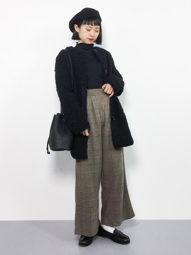 画像: 【SESTO】ラウンドネックノーカラーコート(プードルファー) 3,000円(現在のSALE価格・税込) 【Koe】パンツ 5,489円(税込)