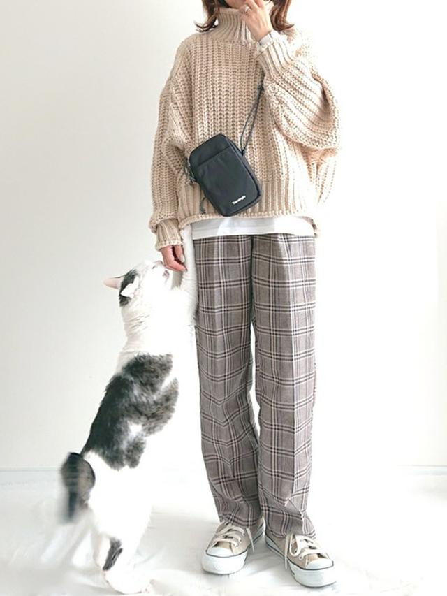 画像: 【H&M】リブニットタートルネックセーター 【kutir】チノパンツ 2,995円(税込)