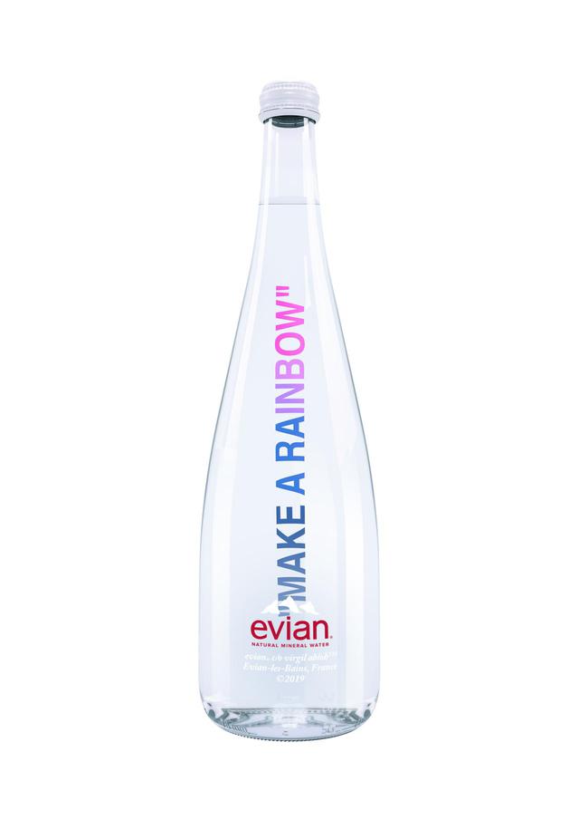 画像3: あのトップデザイナーとコラボ! 【evian®×Virgil Abloh】 アジア限定の「エビアンスペシャルボックス ヴァージルアブロー」が日本でも数量限定で発売!