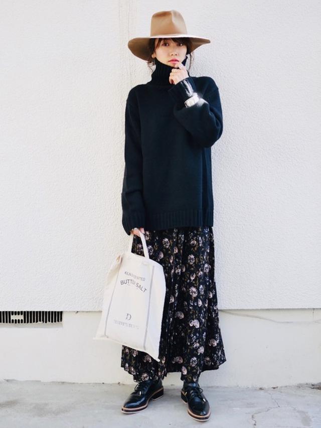画像: 背丈を活かした重ね着スタイルに