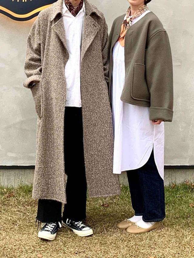 画像: 白シャツで魅せる大人の装い