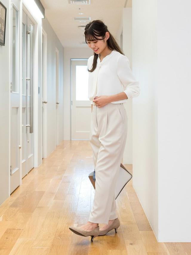 画像: オフィスシーンに最適!キレイめパンプス