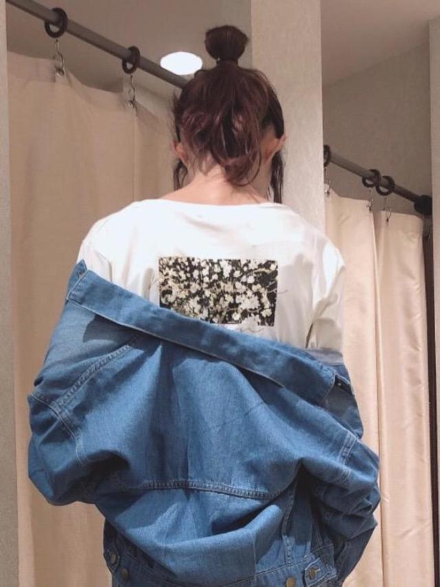 画像: 【MAJESTIC LEGON】袖ボリュームGジャン 2,200円(税込)【MAJESTIC LEGON】バックフラワーフォトTシャツ 3,190円(税込)