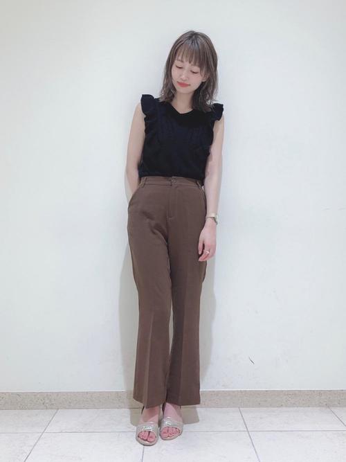 画像: 【MAJESTIC LEGON】フリルニットベスト 3,850円(税込)【MAJESTIC LEGON】センタープレスフルレンパンツ 5,170円(税込)【MAJESTIC LEGON】シアースカラップサンダル 5,500円(税込)