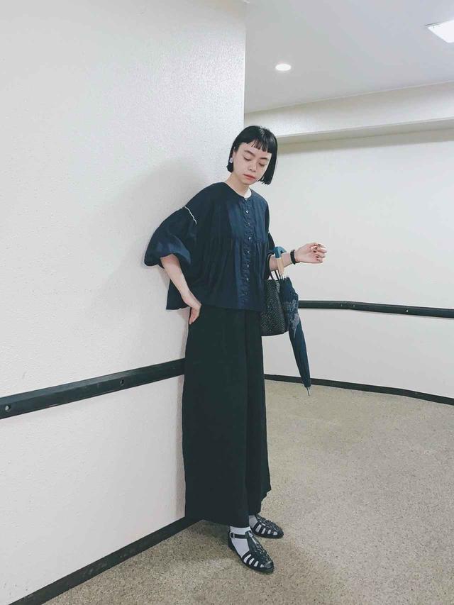 画像3: 足元を秋仕様に!サンダルに靴下を合わせたオシャレさんお手本コーデ