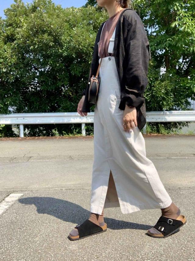 画像4: 足元を秋仕様に!サンダルに靴下を合わせたオシャレさんお手本コーデ