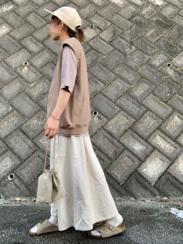 画像2: 足元を秋仕様に!サンダルに靴下を合わせたオシャレさんお手本コーデ