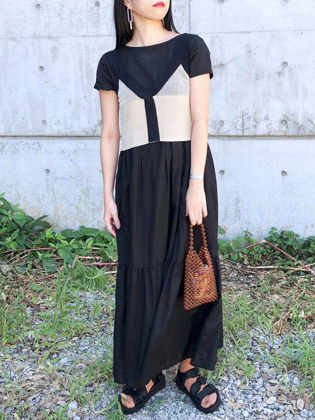 画像: 【SLOBE IENA】ボートネックティアードロングワンピース 13,200円(税込)【TAN】メッシュキャミソール 18,700円(税込)【[LOWRYS FARM】ビーズBAG 3,850円(税込)【journal standard L'essage】リブラメSOX 2,090円(税込)【SUICOKE】OG-044VPO KISEE 17,600円(税込)【PHILIPPE AUDIBERT】ピアス 16,500円