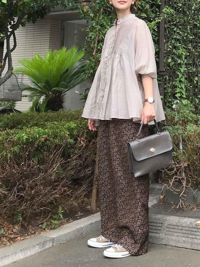 画像: 【Libra】ピンタックシアーブラウス 3,960円(税込)【AMERICAN HOLIC】ドロストとろみワイドパンツ 4,389円(税込)【CONVERSE】ネクスター110 SCOX 4,950円(税込)【florist】2way牛革カットオフフラップバッグ 9,981円(税込)