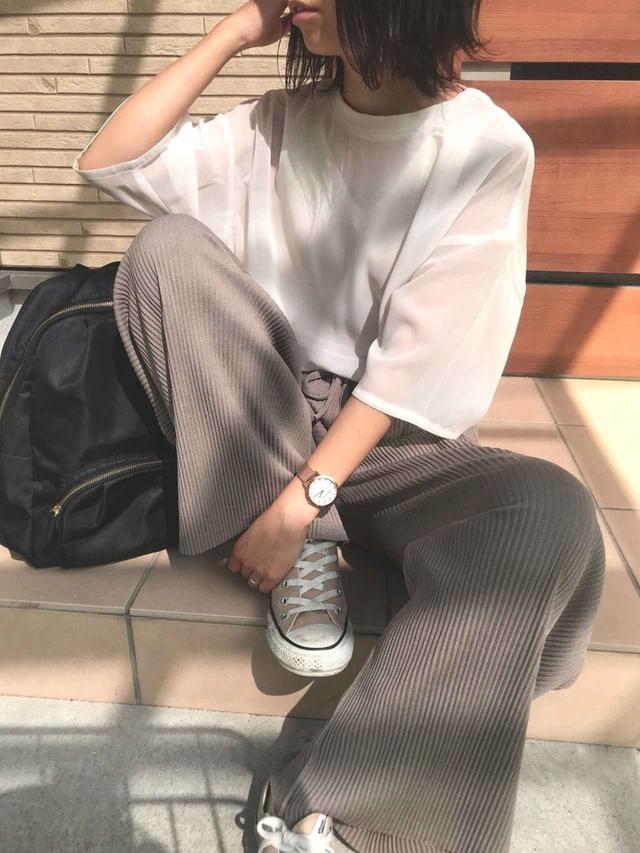 画像: 【LOWRYS FARM】タイダイシアーTEE 4,400円(税込)【GU】タンクトップ 平均価格 1,500円〜【RETRO GIRL】リブラフパンツ 2,090円(税込)【CONVERSE】CANVAS ALL STAR COLORS OX 7,150円(税込)【LEPSIM】ハッスイミニリュック 4,290円(税込)