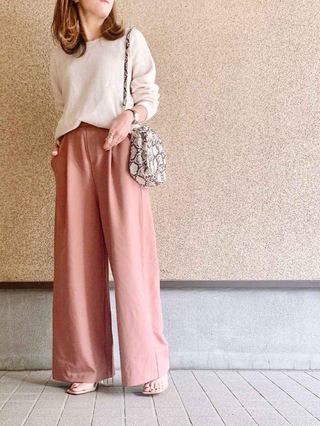 画像: 【UNIQLO】ワッフルオーバーサイズクルーネックT(長袖)1,650円(税込)【reca】タックワイドパンツ 2,980円(税込)【GU】ミニショルダーバッグ 平均価格2,000円〜