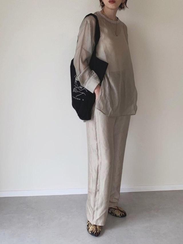 画像: 【Aunt Marie's】シアーロングスリーブトップス 2,970円(税込)【WEGO】チャイナシューズ 3,959円(税込)