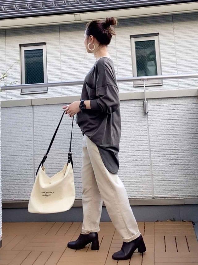 画像: 【LIPSTAR】ルーズポケット付きカットソー 3,190円(税込)【DHOLIC】コットンワイドパンツ 4,752円(税込)【Riberry】合皮ベルトショルダーバッグ 3,190円(税込)【SENSE OF PLACE by URBAN RESEARCH】 サイドゴアブーティ 4,290円(税込)