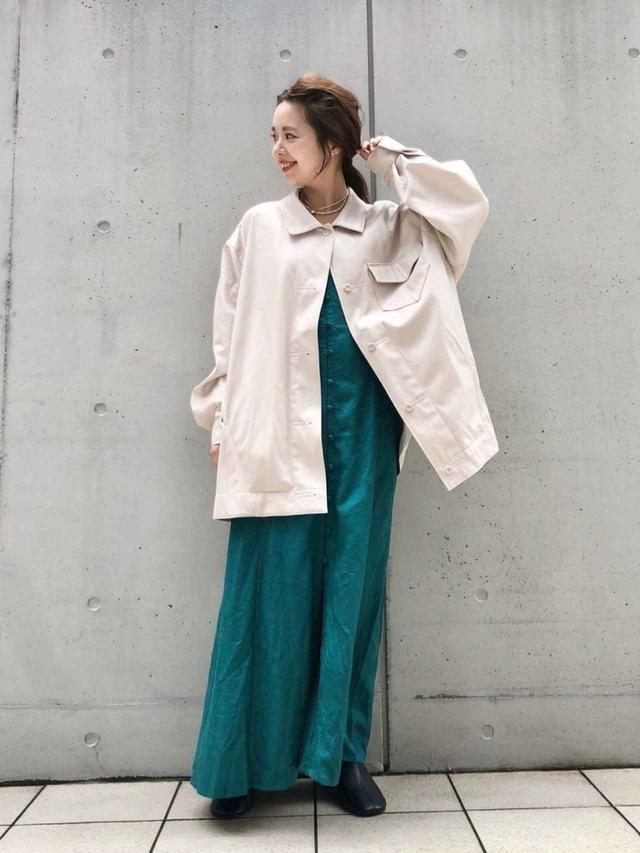 画像: 【Kastane】フェイクレザーオーバージャケット 8,690円(税込)【Kastane】カラムカリタンクワンピース 8,250円(税込)【Kastane】丸ヒールブーツ 9,790円(税込)