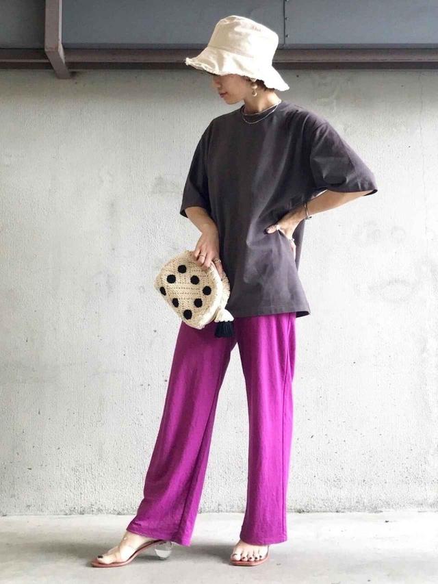 画像: 【SENSE OF PLACE by URBAN RESEARCH】ヘビーウエイトTシャツ 3,190円(税込)【GU】パンツ 平均価格2,000〜5,000円