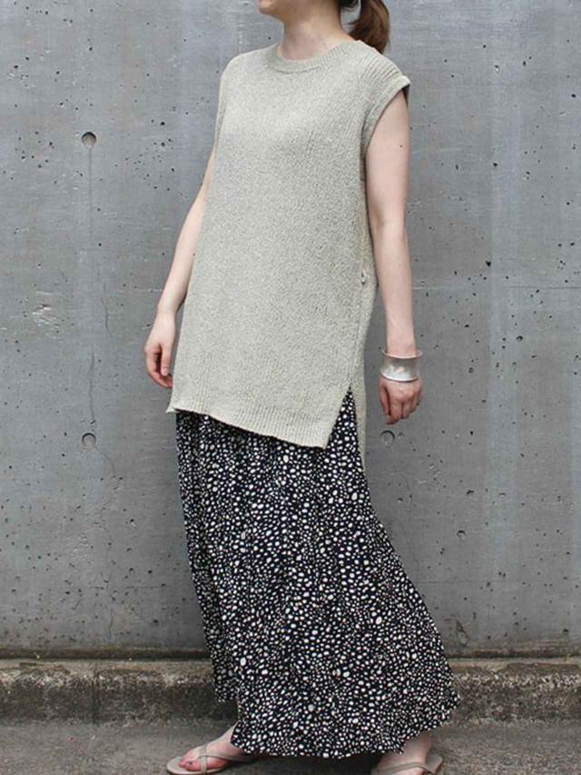 画像: 【LAVEANGE】ネップヤーン コットンニットベスト 4,400円(税込)【LAVEANGE】ダルメシアン柄プリーツ ロングスカート 3,850円(税込)