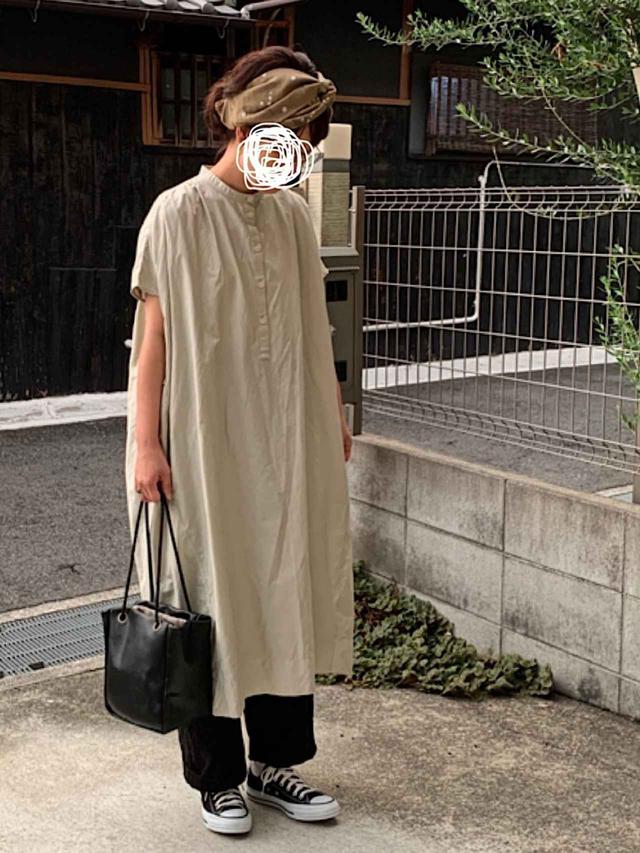 画像: 【ユニクロ】パラシュートワンピース(半袖)5,489円(税込)【niko and...】ツイル起毛ベイカーイージーパンツ 5,390円(税込)【CONVERSE】コンバース オール スター オックス / ALL STAR OX 6,380円(税込)