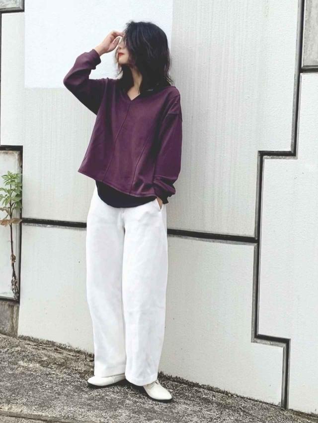 画像: 【reca】キーネック2wayスウェット 3,300円(税込)【ユニクロ】パンツ 平均価格 2,000〜5,000円【GU】オックスフォードシューズ 平均価格 2,000〜4,000円