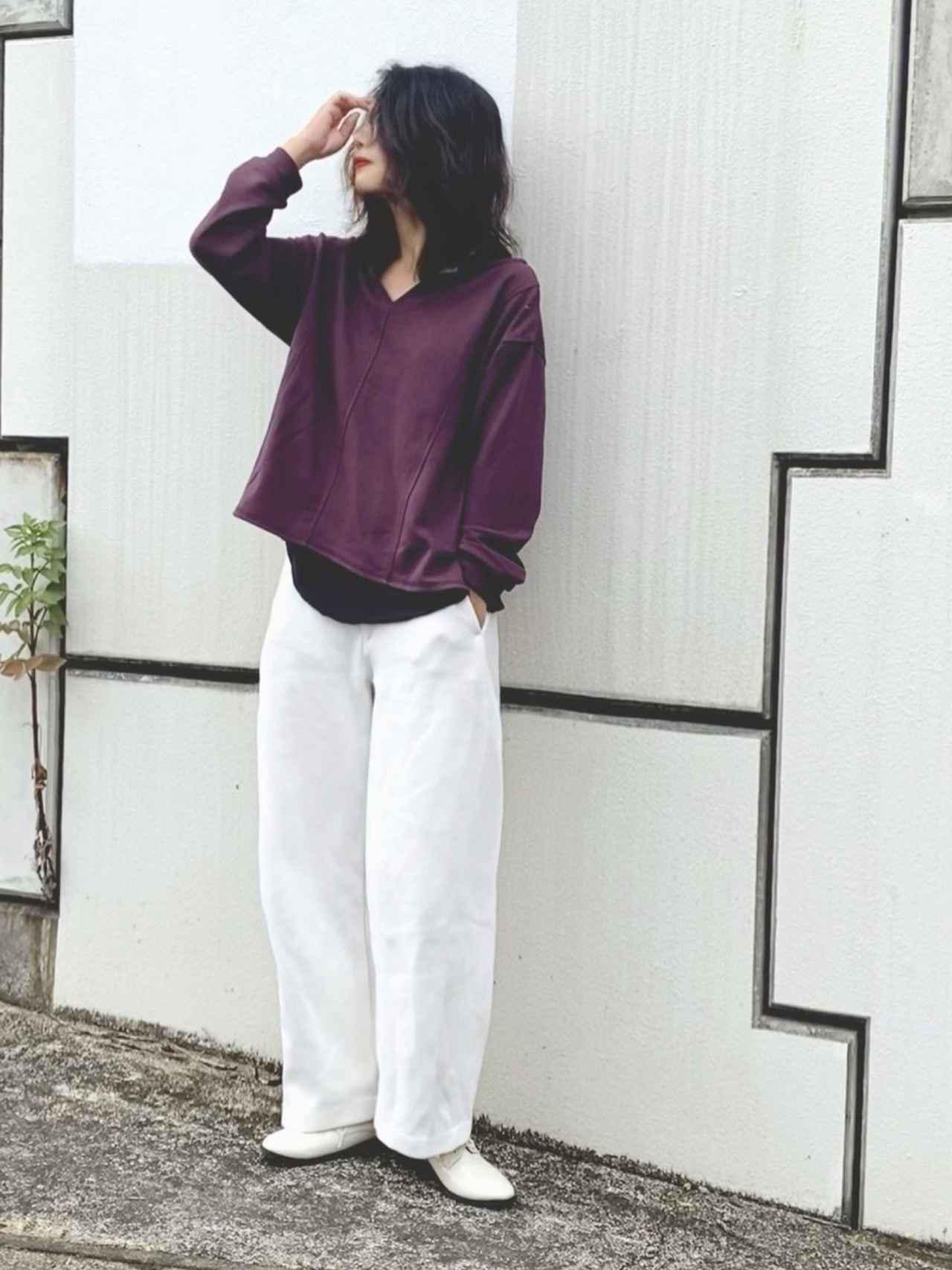 画像: 【reca】キーネック2wayスウェット 3,300円(税込)【ユニクロ】パンツ 平均価格 2,000〜5,000円【GU】オックスフォードシューズ 平均価格 2,000〜4,000円