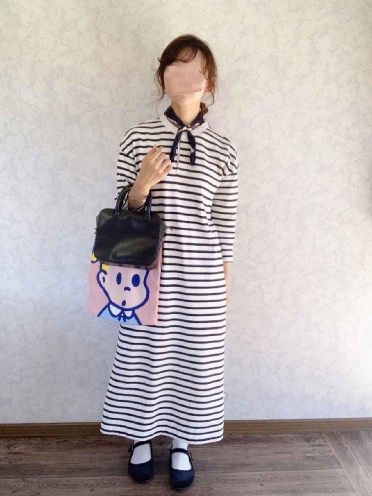 画像: 【無印良品】ロングワンピース 平均価格 3,000〜6,000円【CHILLE】マリン柄大判スカーフ 1,100円(税込)【ADAM ET ROPE'】ミニボストンバッグ 9,680円(税込)