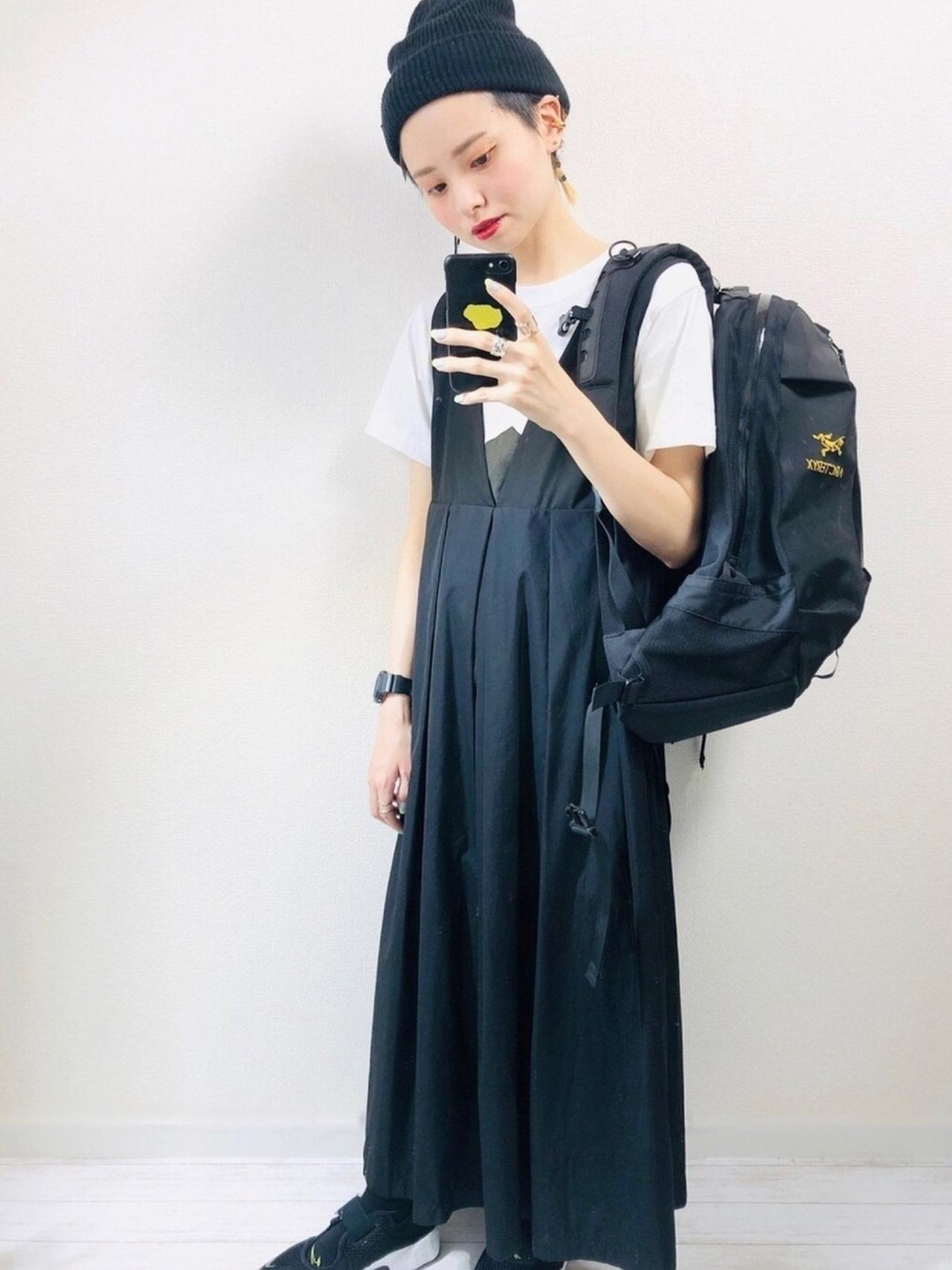 画像: 【niko and...】オリジナルカラーニットワッチ 2,090円(税込)【coca】薄手ウエストプリーツワンピース 3,289円(税込)【NIKE】ナイキ エア リフト 10,450円(税込)【ARC'TERYX】BACKPACK 29,700円(税込)