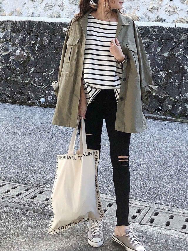 画像: 【GRL】袖ロールアップボーダーTシャツ 712円(税込)【GRL】カットオフスストレッチクラッシュスキニーパンツ 1,629円(税込)【FREAK'S STORE】FRANKLIN & MARSHALL コットンキャンバス トートバッグ 2,310円(税込)