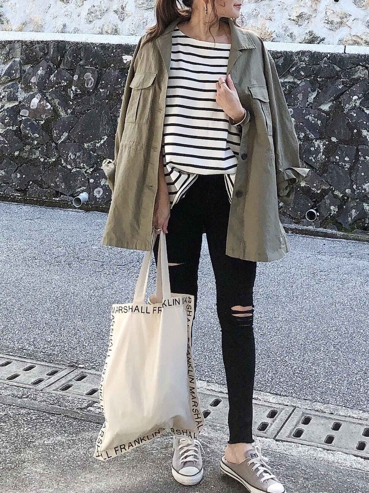 画像: 【GRL】袖ロールアップボーダーTシャツ 712円(税込)【GRL】カットオフスストレッチクラッシュスキニーパンツ 1,629円(税込)【FREAK'S STORE】FRANKLIN & MARSHALL コットンキャンバス トートバッグ 2,310円(税込)