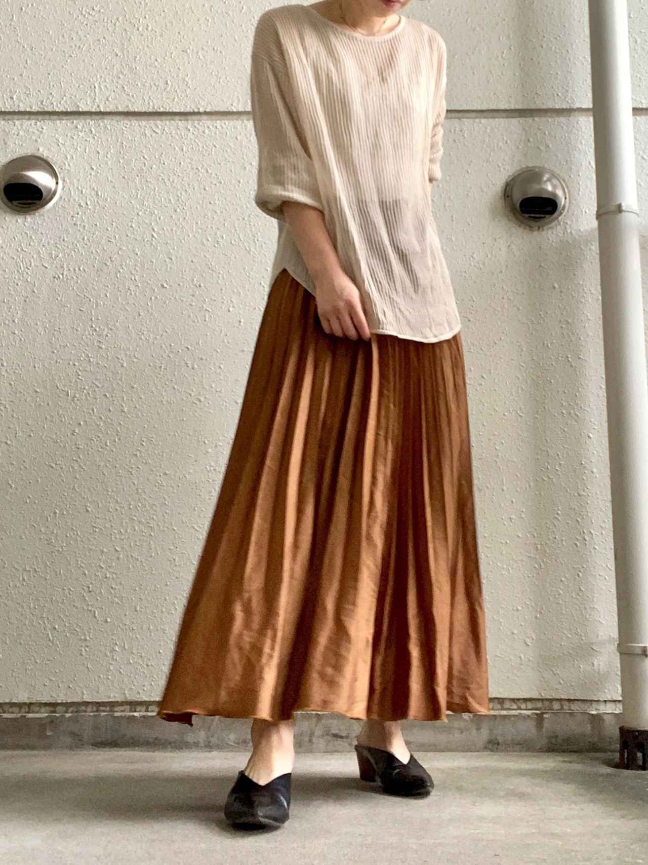 画像: 【GU】トップス 平均価格 2,000〜4,000円【GU】スカート 平均価格 2,000〜5,000円
