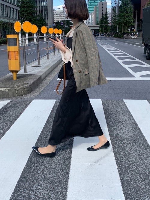 画像: 【ZARA】ワンピース平均価格¥4,000〜【GU】バレエシューズ平均価格¥1,500〜【louren】ジャケット平均価格¥6,000〜出典：WEAR