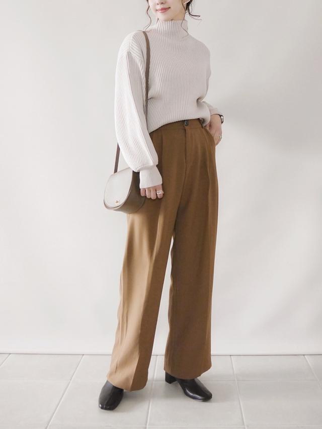 画像: 【GRL】ニット¥2,036(税込)パンツ¥2,036(税込)ブーツ¥2,189(税込)バッグ¥915(税込) 出典:WEAR