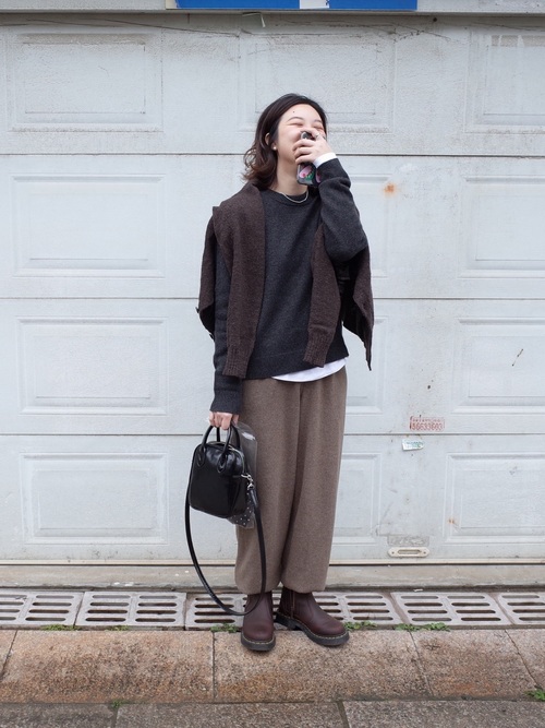 画像: 【無印良品】ニット平均価格¥4,000〜【COS】ニット平均価格¥3,000〜【Dr.Martens】ブーツ平均価格¥15,000〜出典：WEAR