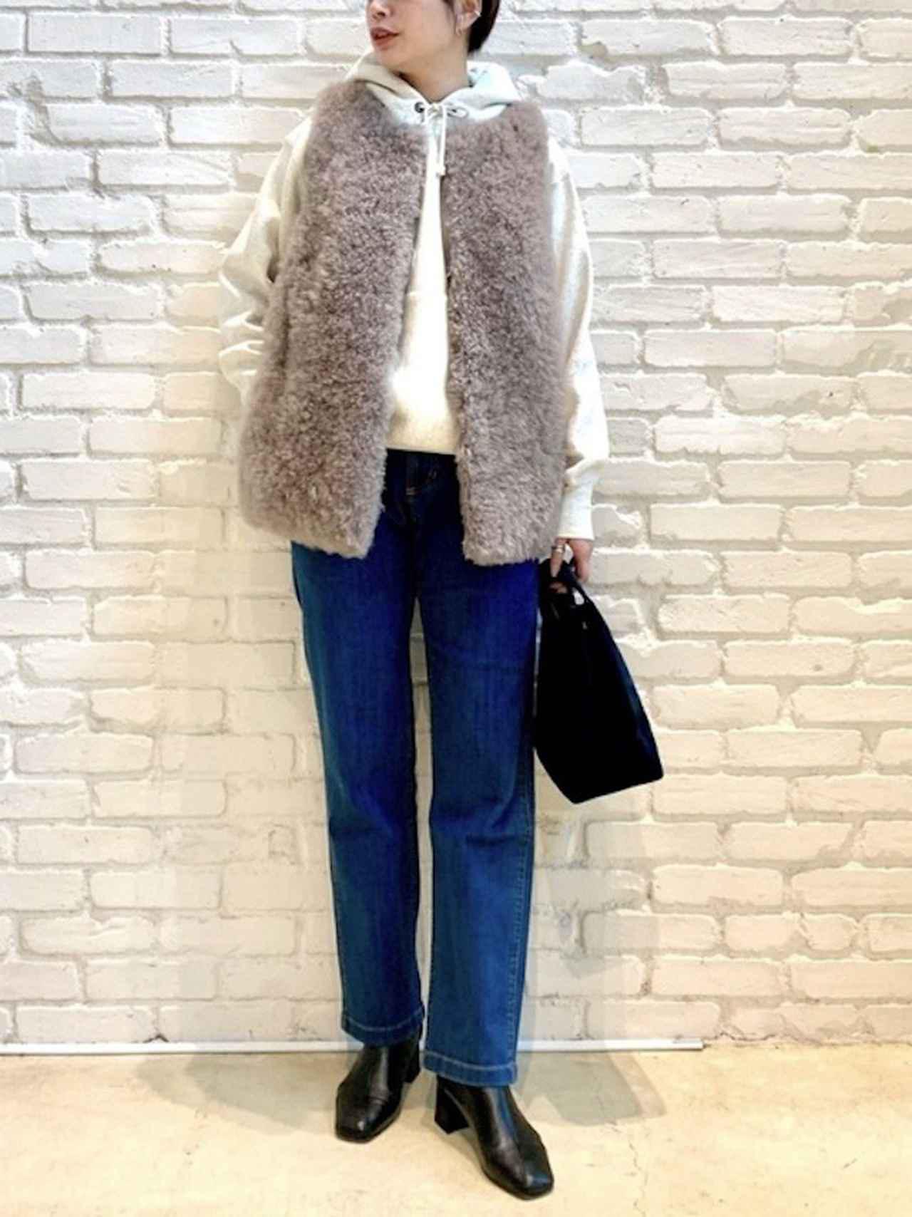 画像: 【Champion】パーカー¥13,200（税込）【CIAOPANIC】バッグ¥6,435（税込）【GRAMICCI】パンツ¥14,080（税込）出典：ZOZOTOWN