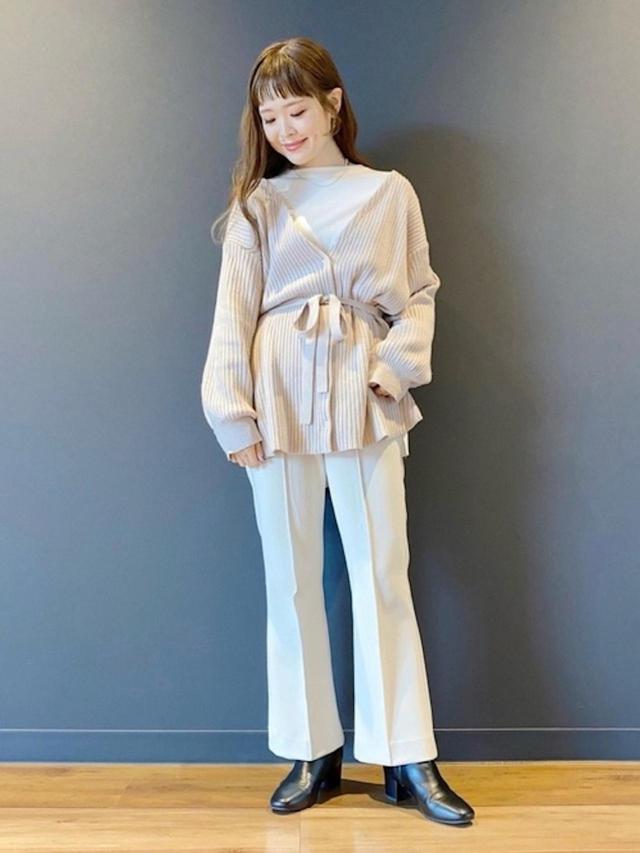 画像: 【earth music&ecology】カーディガン、トップス、パンツ、ブーツ 出典:WEAR