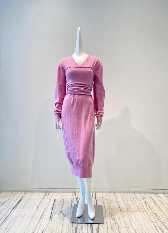 画像: ドレス¥72,600、チューブトップ¥23,100ともに【エクストリームカシミア】 出典:バーニーズ ニューヨーク