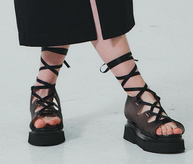 画像: 昨年人気だったサンダル 出典:fashion trend news
