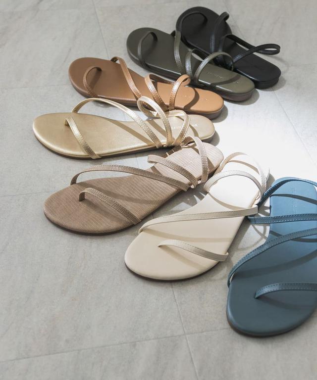 画像: 「アシンメトリーサンダル」¥4,400 出典:アーバンリサーチ