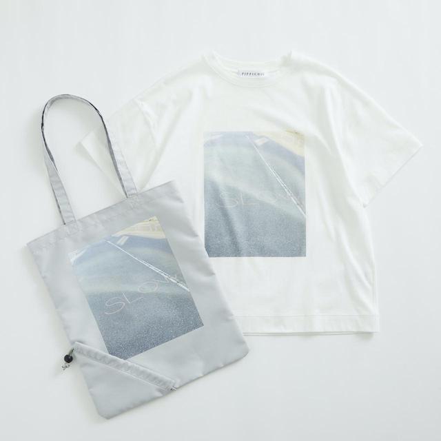 画像: Tシャツ¥11,000、バッグ¥5,500ともに【ピッピ シック】 出典:ユナイテッドアローズ