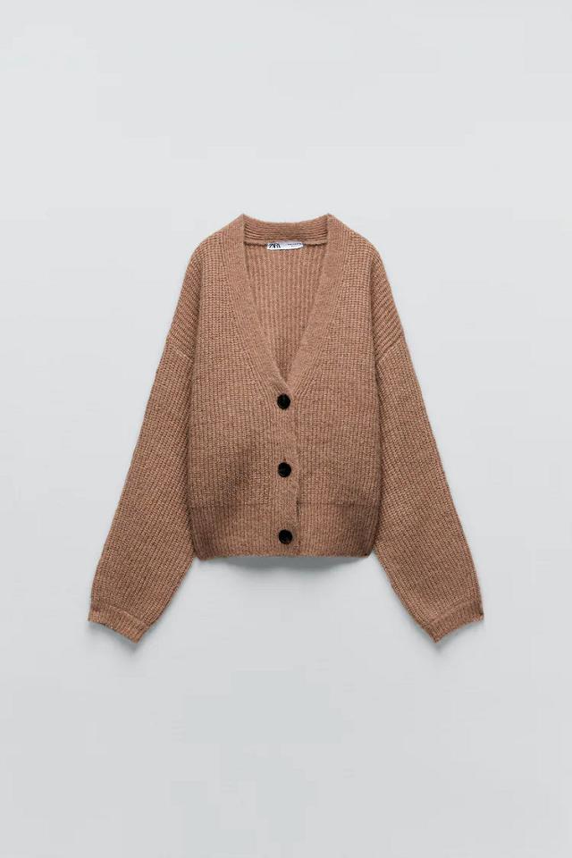 ZARA♡ニットカーディガン ザラ女、大絶賛♡ 【ZARA】 色気ダダ漏れ「ホワイトカーデ」はこれ