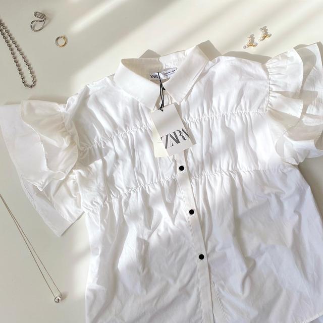 新品☆ZARA ザラ フリル付きトップス ごめん！一目惚れ！【ZARA】の「フリルトップス」は魅力たっぷり