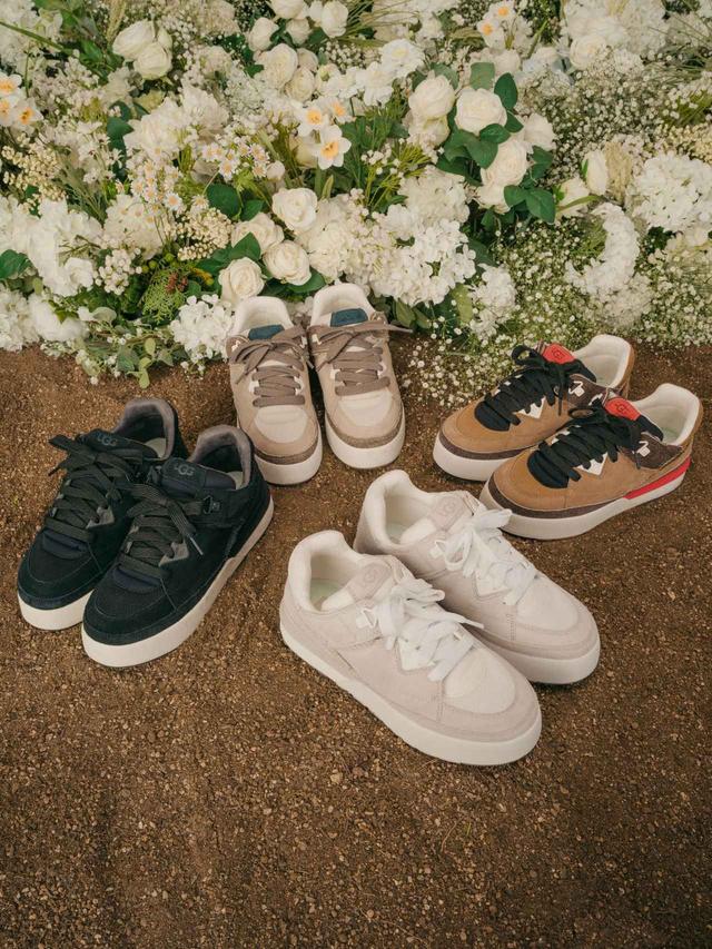 大人気【UGG】All Gender Goldencush 2WAYで履ける ☆スニーカー ジェンダーレス＆2WAYで履けるUGG新作スニーカー、Goldencush
