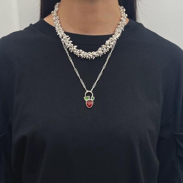 夏の装いを格上げ！【プティローブノアー】ネックレスの「おしゃれな