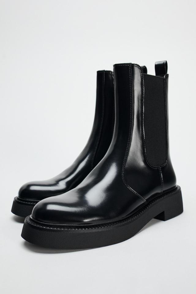 うわあ、ヘビロテしそう！【ZARA】30・40代が似合う「黒ブーツ