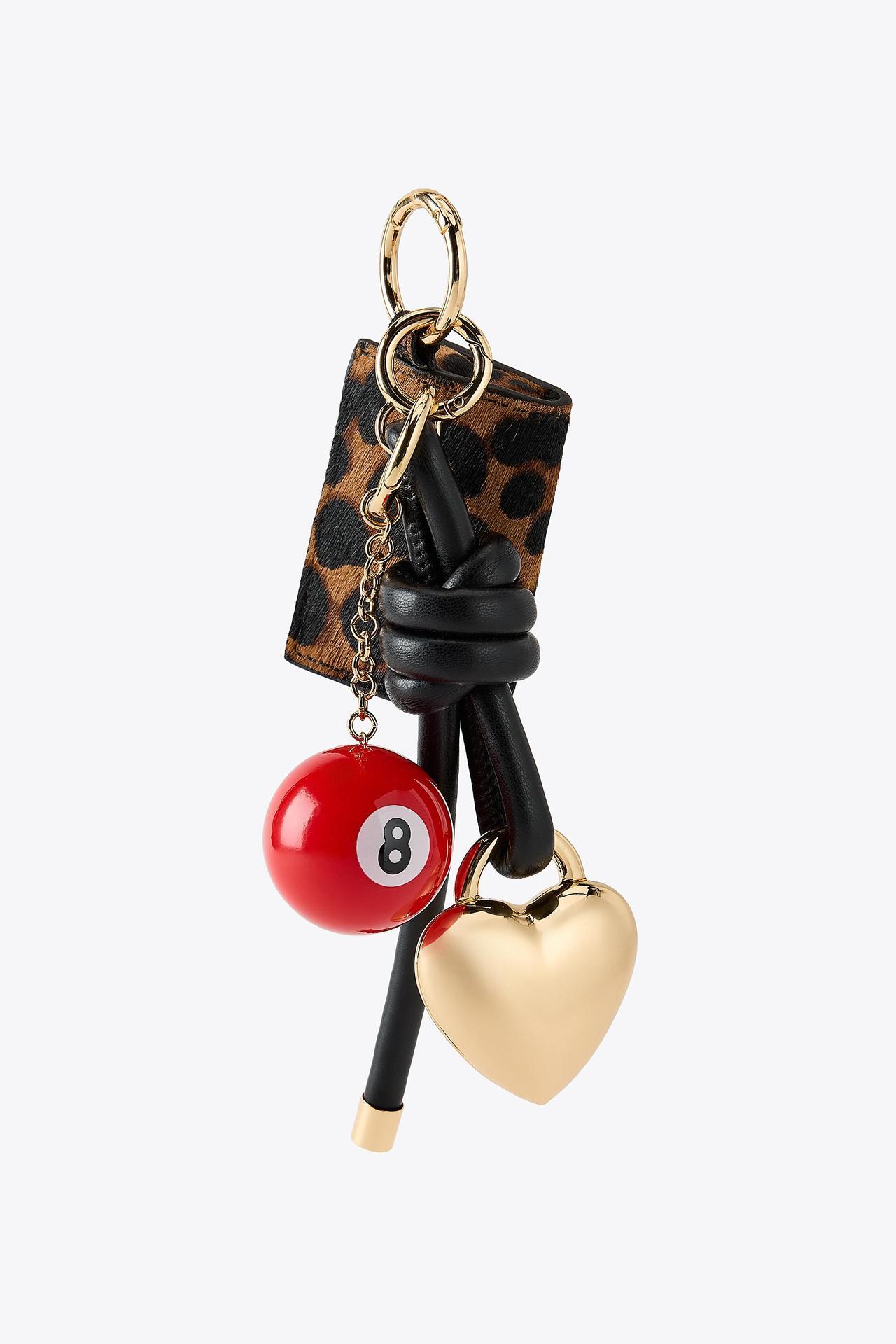 ZARA｜キーリング ステッチデザイン シンプルかつ個性的 小物 こんなものまで売ってたの！？【ZARA】バッグにじゃら付けしたい