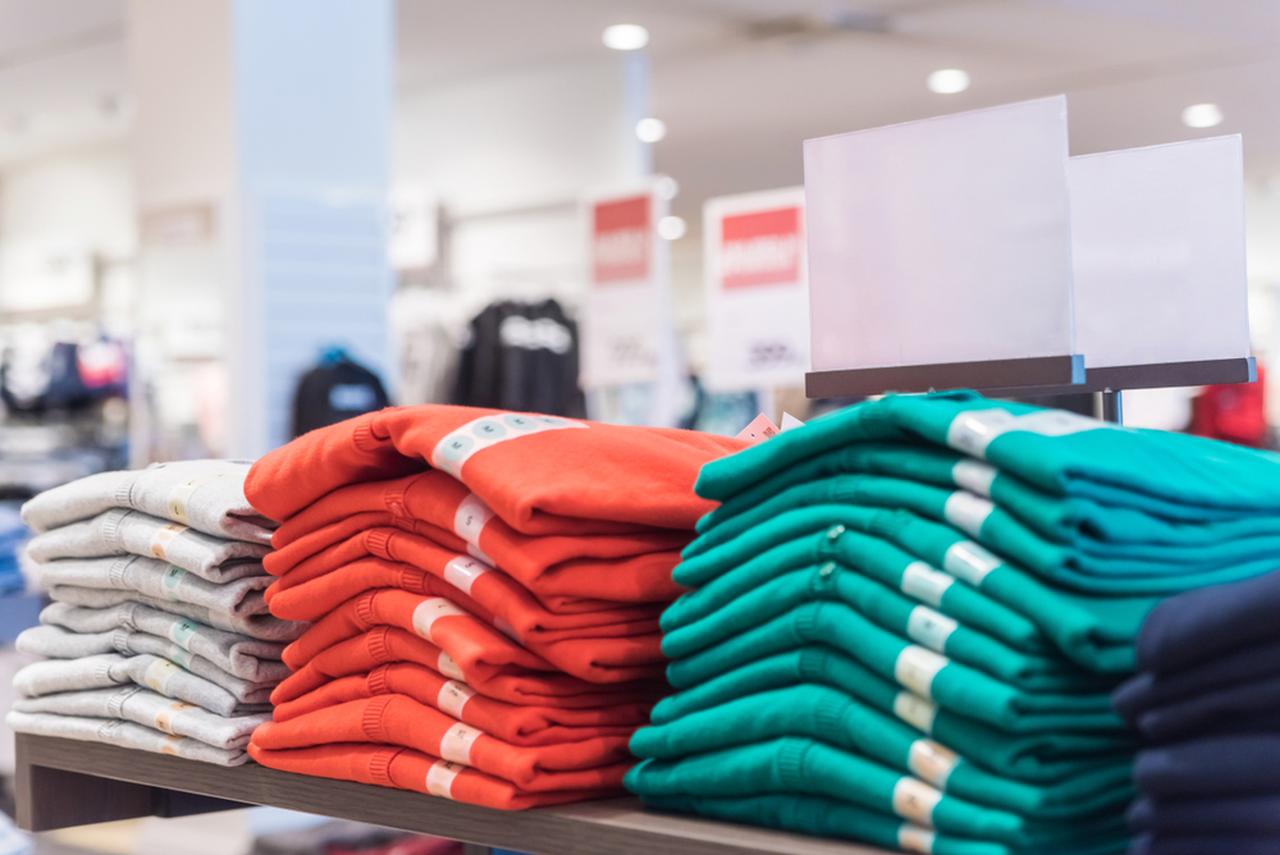 画像: 夫がまた同じ服を買ってきた！「何で！？」「だって、、、」夫から明かされた『まさかの原因』に呆然