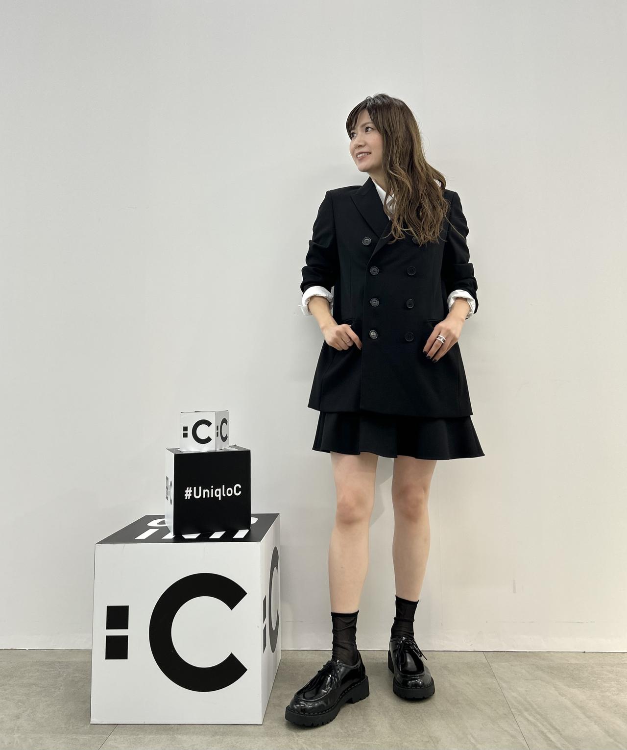 画像: 【ユニクロ：シー】フレアスコート¥3,990、ダブルテーラードジャケット¥9,990、コットンコクーンシャツ¥3,990、レースアップシューズ¥4,990 www.uniqlo.com