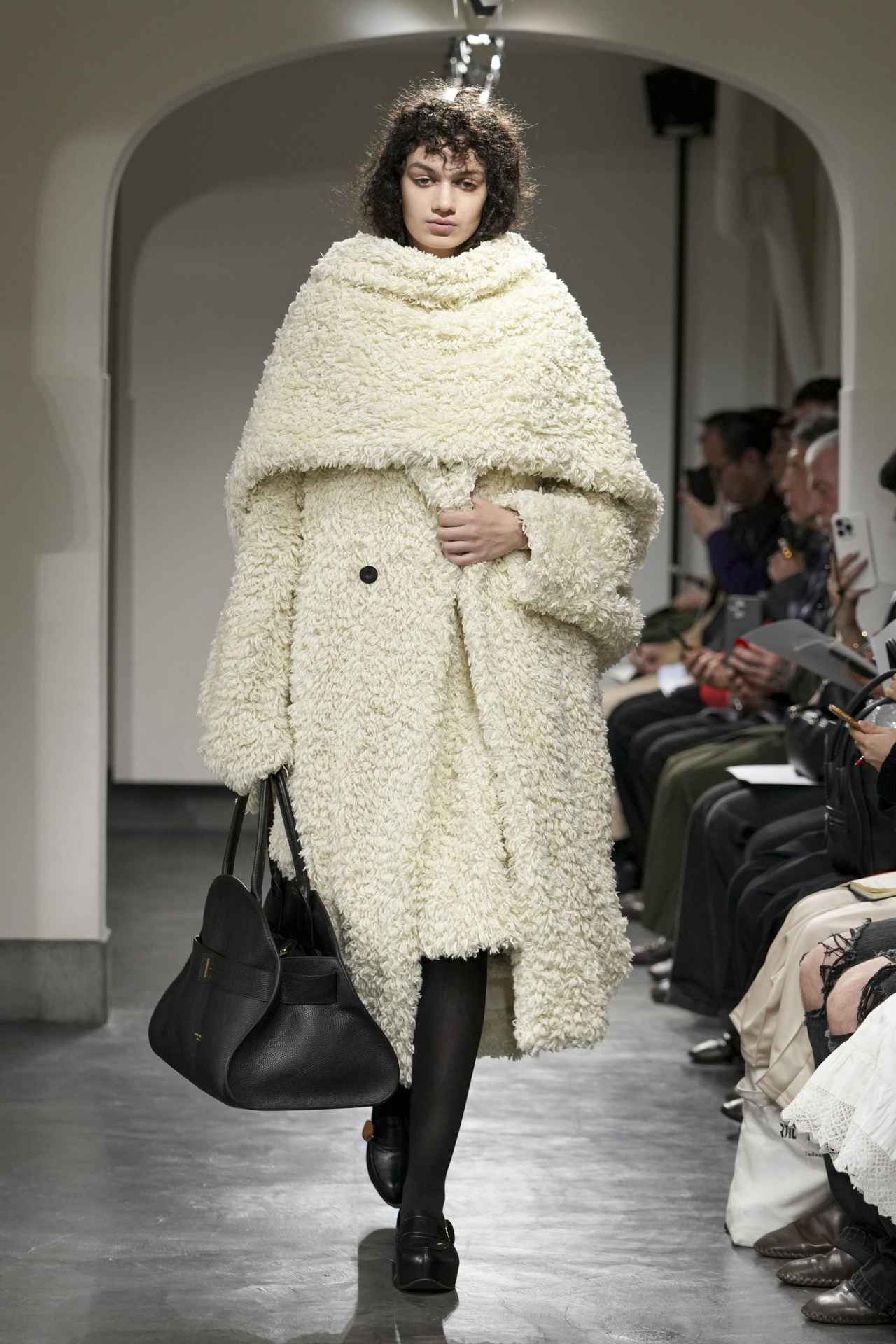 画像: HARUNOBUMURATA 2025-26年秋冬コレクション 出典：ハルノブムラタ