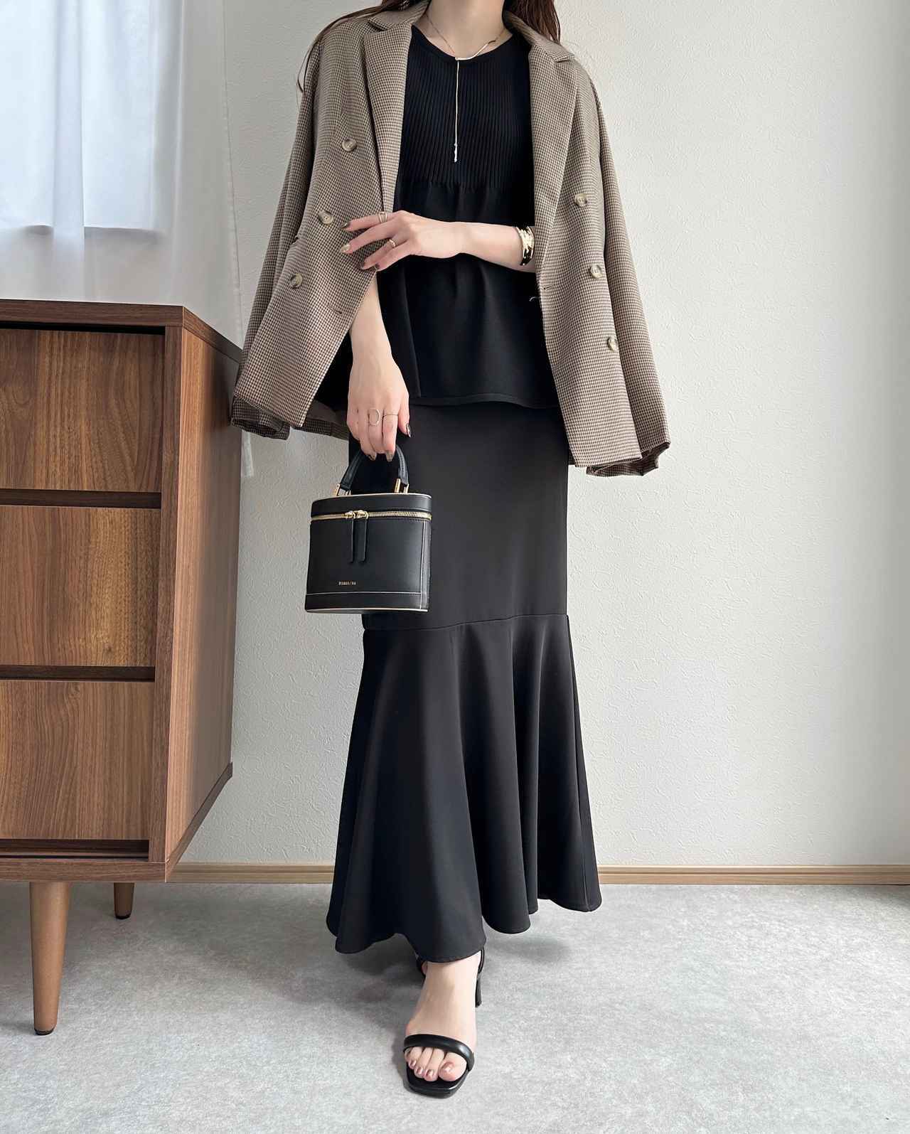 しまむらの黒】で大人の垢抜け！ 体型カバーも叶う♡「ペプラム 