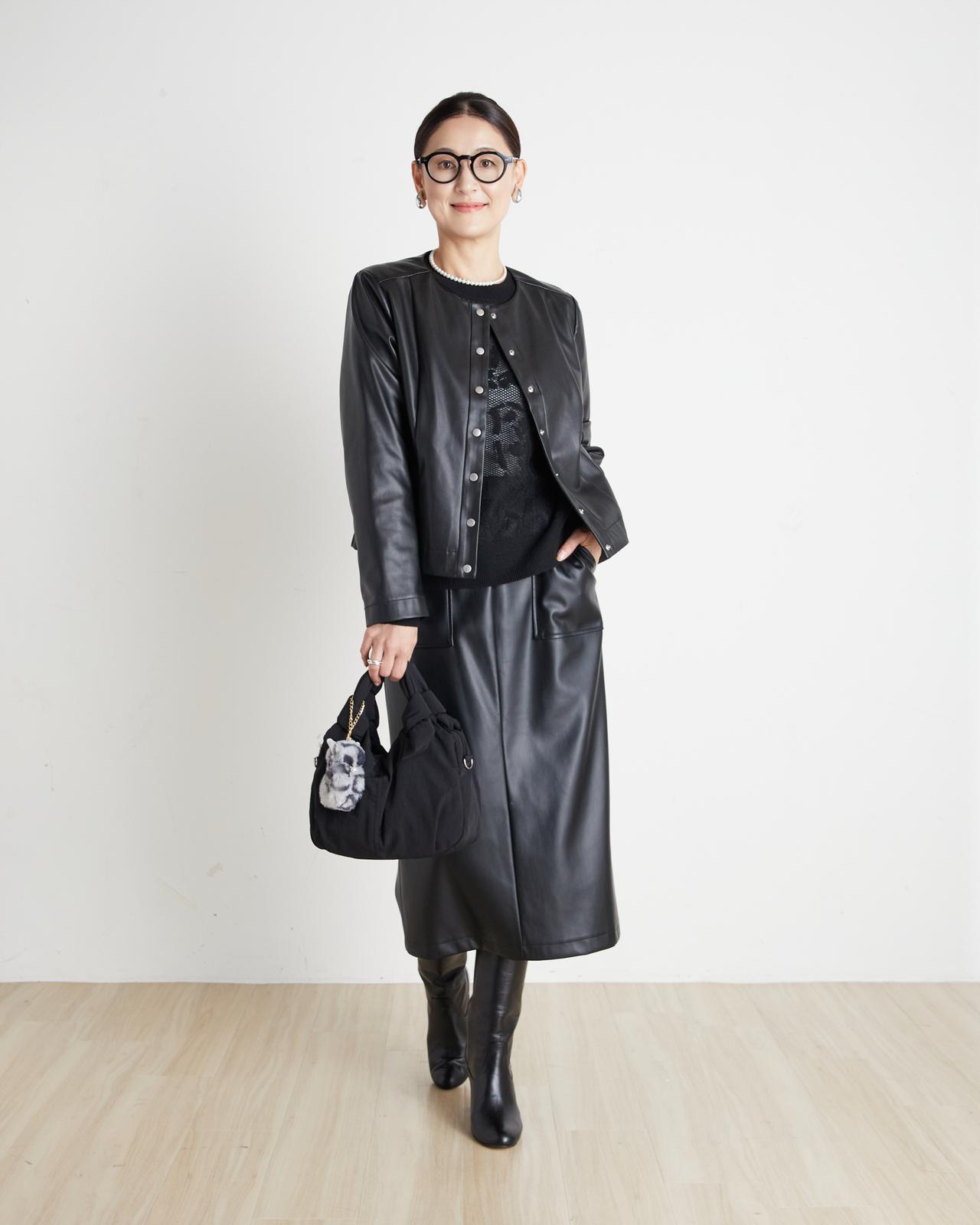 画像: ストレッチレザー調スナップボタンブルゾン　¥5,990／ストレッチレザー調ストレートスカート　¥3,990／透かし花柄ニットプルオーバー　¥3,990／リボンモチーフ持ち手軽量ショルダーバッグ　¥3,490